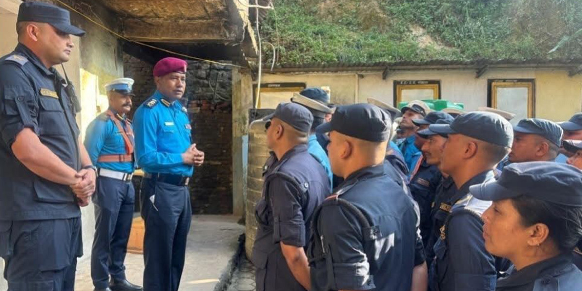 एसएसपी रमेश थापाले प्रहरी कर्मचारीहरुलाई  सानो मन नगरी काम गरौं  समाजमा प्रहरीको अझ बढी आवश्यकता  छ