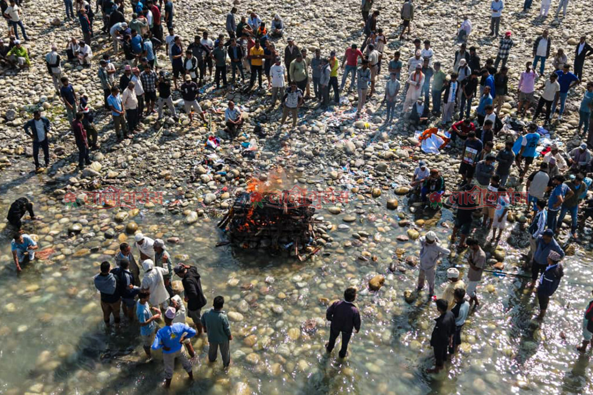 विपिन जोशीको अन्त्येष्टिमा जे देखियो (तस्बिरहरु)