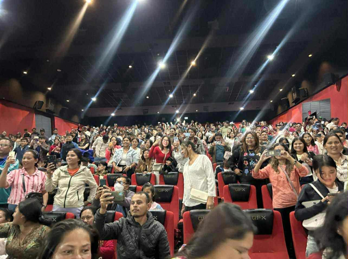 ‘वरिष्ठ बलराम’ले कमायो दर्शकको मन, दोस्रो दिन पनि हाउसफूल शोसँग राम्रो अकुपेन्सी