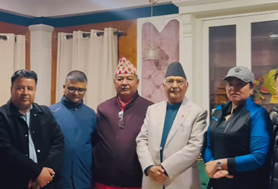 रामकुमारी झाँक्री देखि सयौं कार्यकता एमालेमै जाने पक्का,सुटुक्क भेटे ओलीलाई