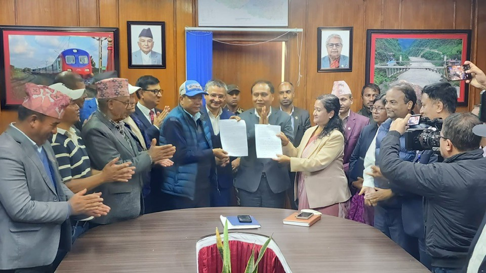 मन्त्री कुलमानलाई साक्षी राखेर सरकार र मेलम्चीका स्थानीयबीच सहमति, अब काठमाडौँमा पानीको हाहाकार नहुने