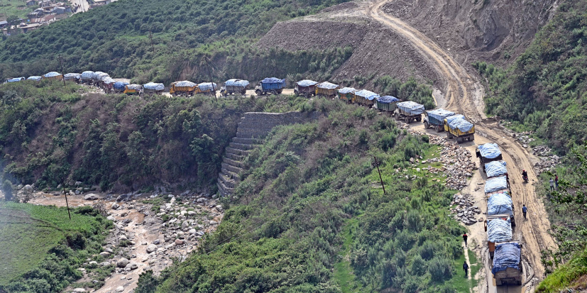 कुलमान घिसिङको आग्रह बञ्चरेबासीले अझै मानेन्, २५० गाडी रोकिए, माग पुरा गर्न स्थानियको दवाब
