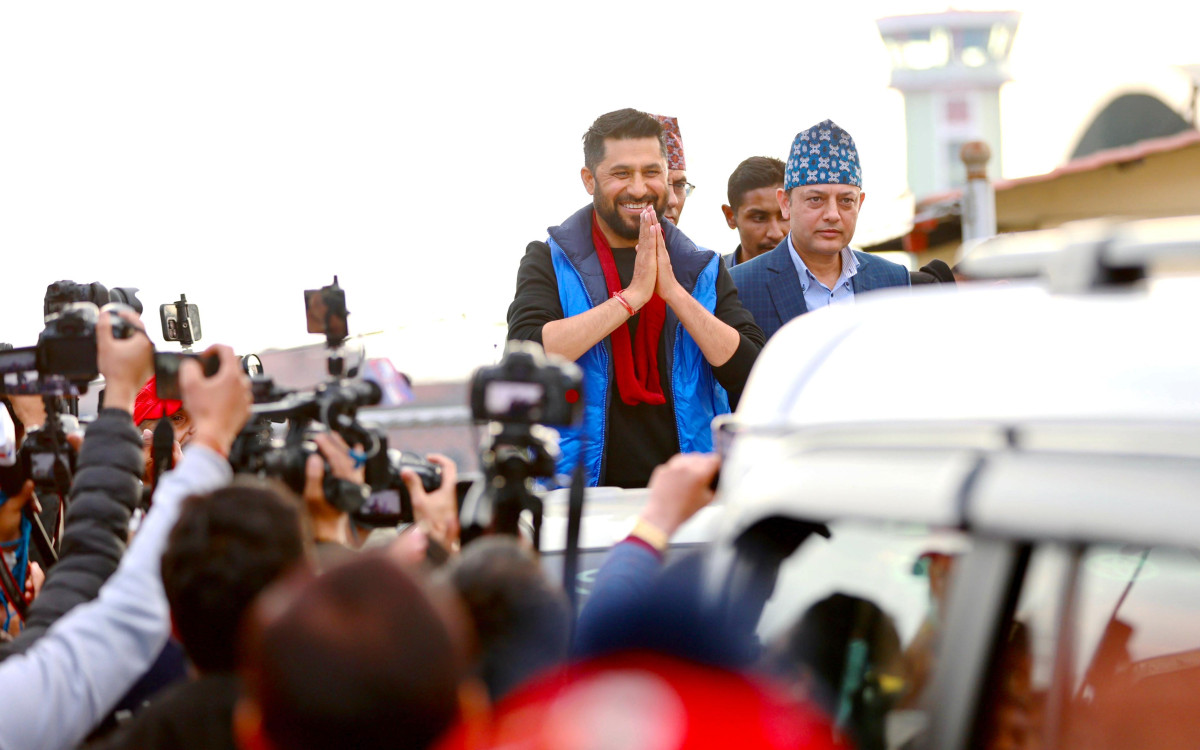 रवि लामिछाने चितवनबाट काठमाडौँ आइपुगे