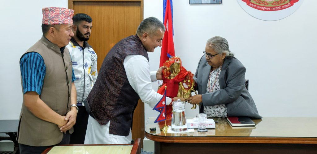 प्रधानमन्त्री  र दुर्गा प्रसाईंबीच भेटवार्ता तय