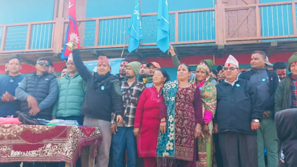 सुर्खेतमा कांग्रेस र एमाले परित्याग गरेर ३ दर्जन बढी रास्वपामा प्रवेश