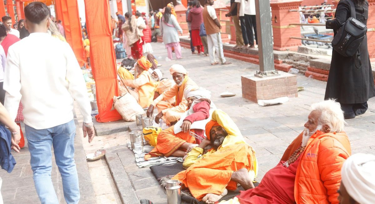 पशुपतिमा आएका साधुसन्तलाई दक्षिणासहित बिदाइ गरिँदै, कति पाउँछन् पैसा ?