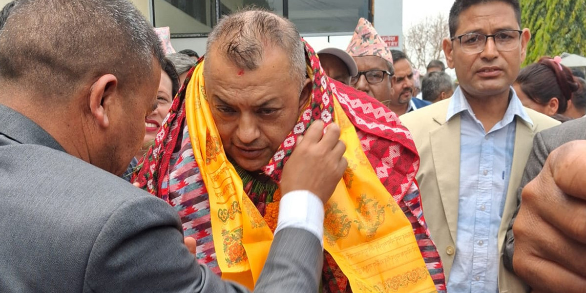 सुर्खेतमा कांग्रेसको शक्ति प्रदर्शन, प्रदेश भेलाको उद्घाटन गर्दै गगन थापा