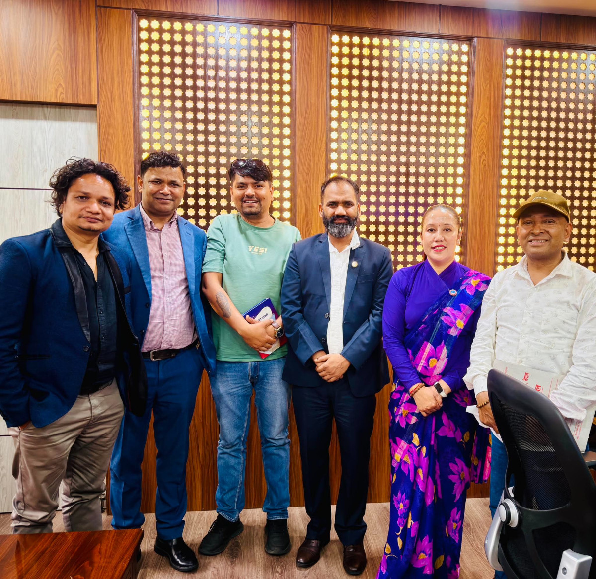 दोहोरीमा अश्लिलता ल्याउनेहरु माथि कारबाही देखि दर्जनौ माग सहितको प्रतिवेदन बोकेर दोहोरी प्रतिष्ठानकि अध्यक्ष रिता थापा पुगिन मन्त्रालय