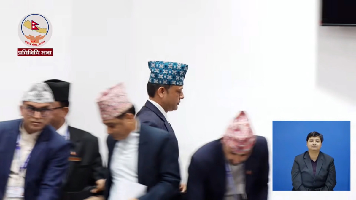 प्रतिनिधिसभाको बैठक १५ मिनेटका लागि स्थगित