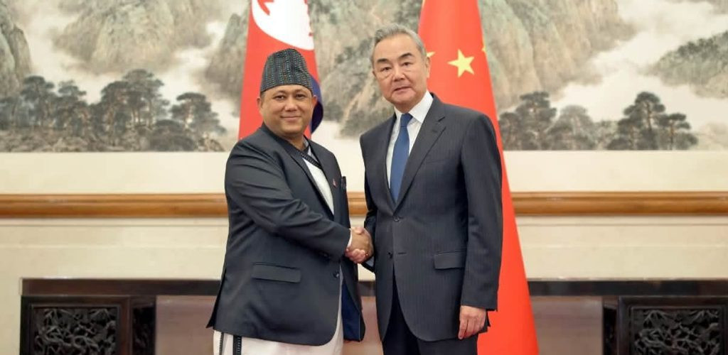 चीनमा समकक्षीसँग परराष्ट्रमन्त्रीको भेटवार्ता, यी विषयमा भए छलफल
