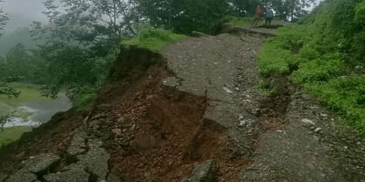 मकवानपुरमा दुई स्थानमा पहिरो, कान्तिलोकपथ पुनः अवरुद्ध