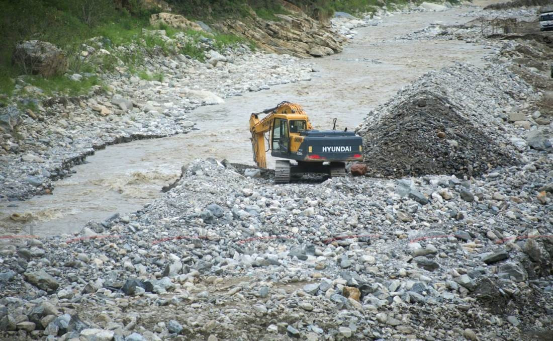 यी सडकखण्ड छन् बाढी र पहिरोले अवरुद्ध