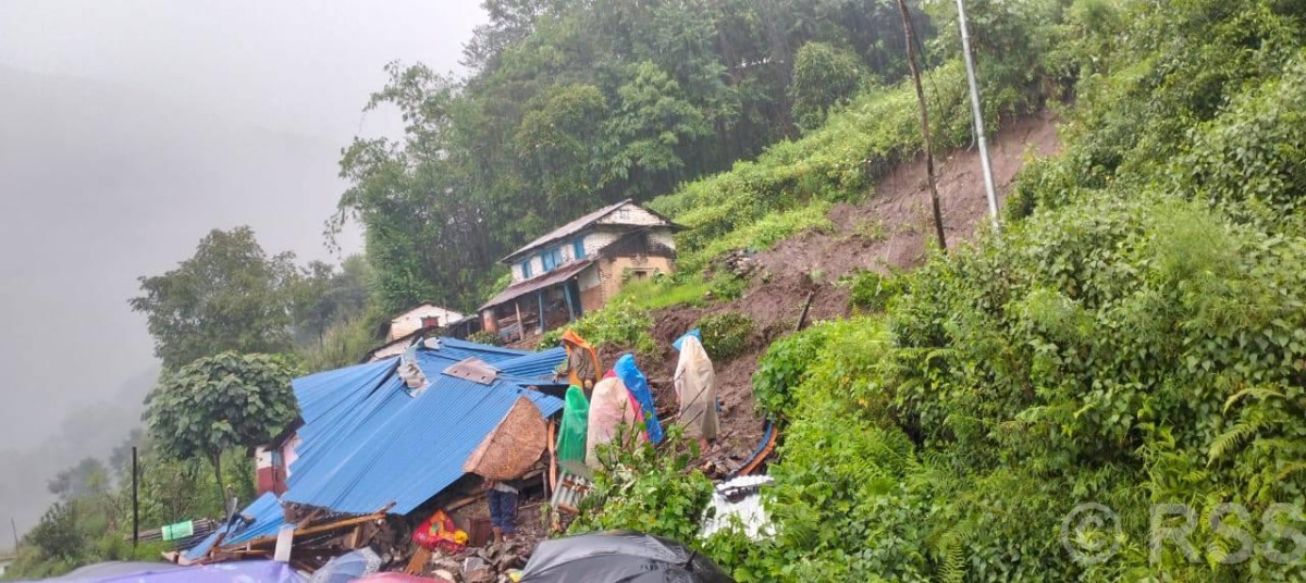पर्वतको लाङ्दी पहिरो : पुरिएका दम्पतीमध्ये श्रीमान् मृत फेला, श्रीमतीको खोजी जारी
