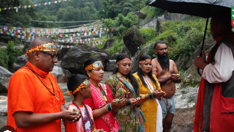 बोल बम यात्रा गर्न हजारौँ भक्तजन सुन्दरीजलमा