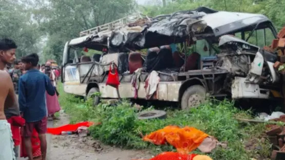 भारत : सडक दुर्घटनामा १८ हिन्दू तीर्थयात्रीको मृत्यु