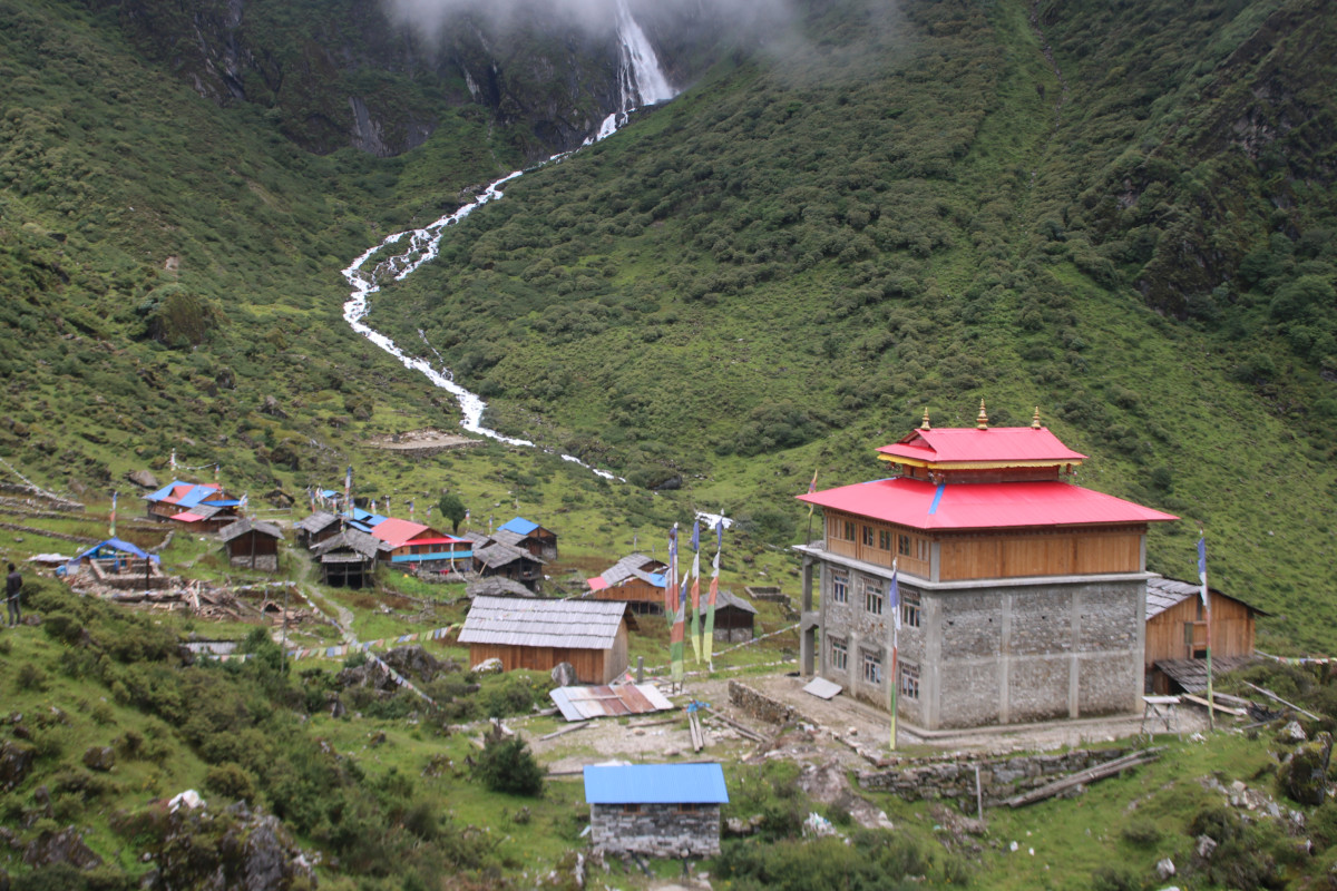 आर्थिक अभावमा जोङलुङ गुम्बा पुनर्निर्माण अधुरै