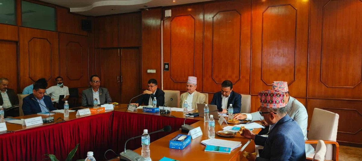 सवारी साधनमा  असोज १ गतेदेखि इम्बोस्ड नम्बर अनिवार्य