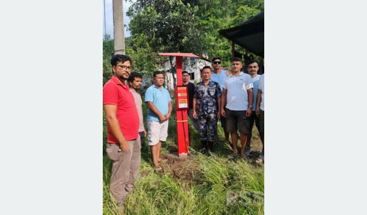 चितवनको सिमलताल र धादिङको चरौँदीमा विपद्को सूचना दिने उपकरण जडान