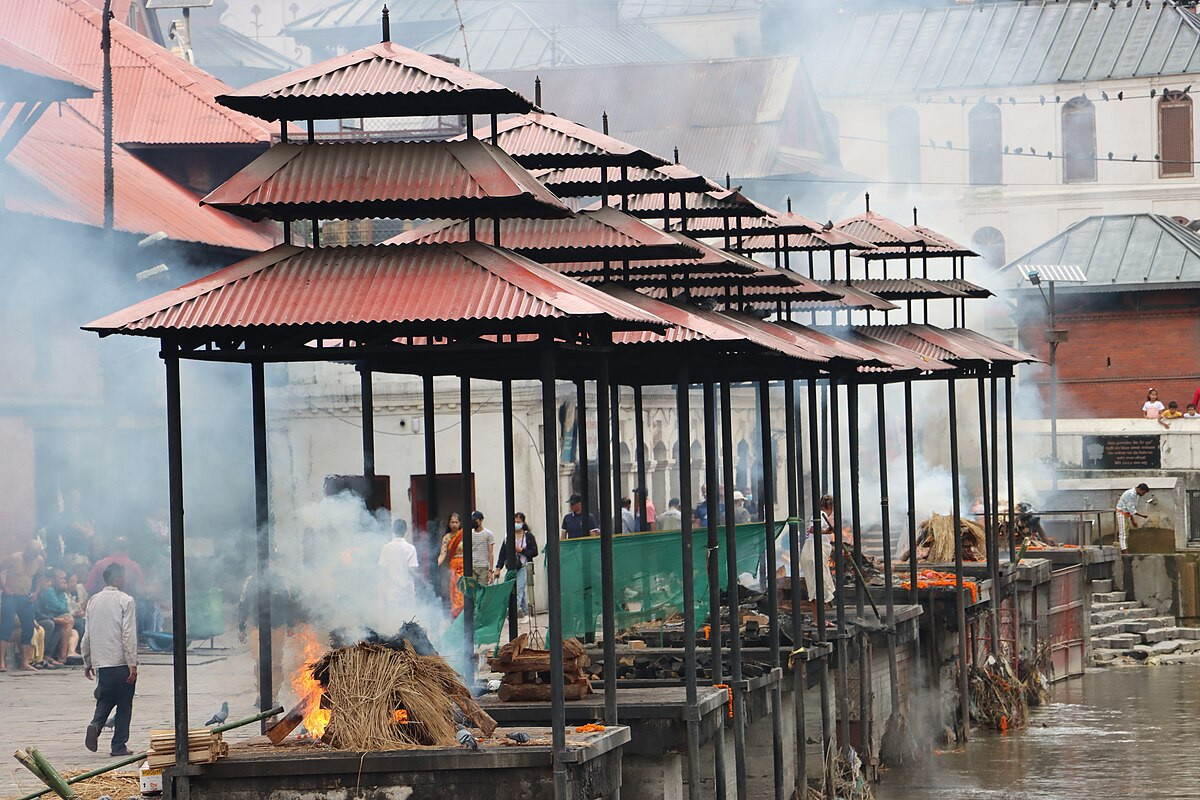पशुपति आर्यघाटमा जलिरहेको शवबाट हाड खरानी किनबेच प्रकरणमा ठाकुर र यादव थरका दुई जना पक्राउ