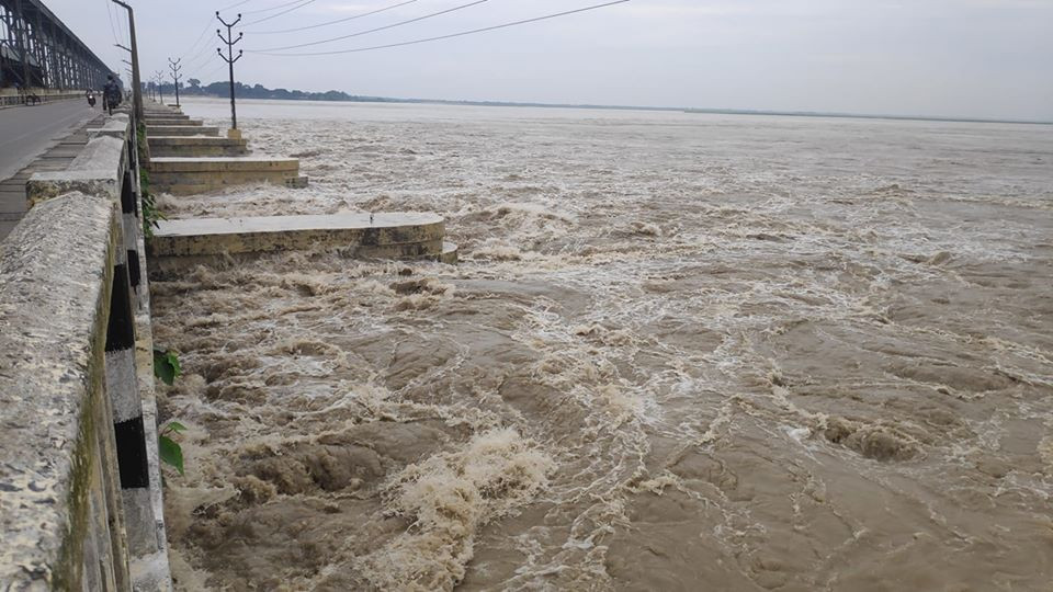 सप्तकोशीमा पानीको सतह बढ्दा कोशी ब्यारेजका ३१ ढोका खोलियो