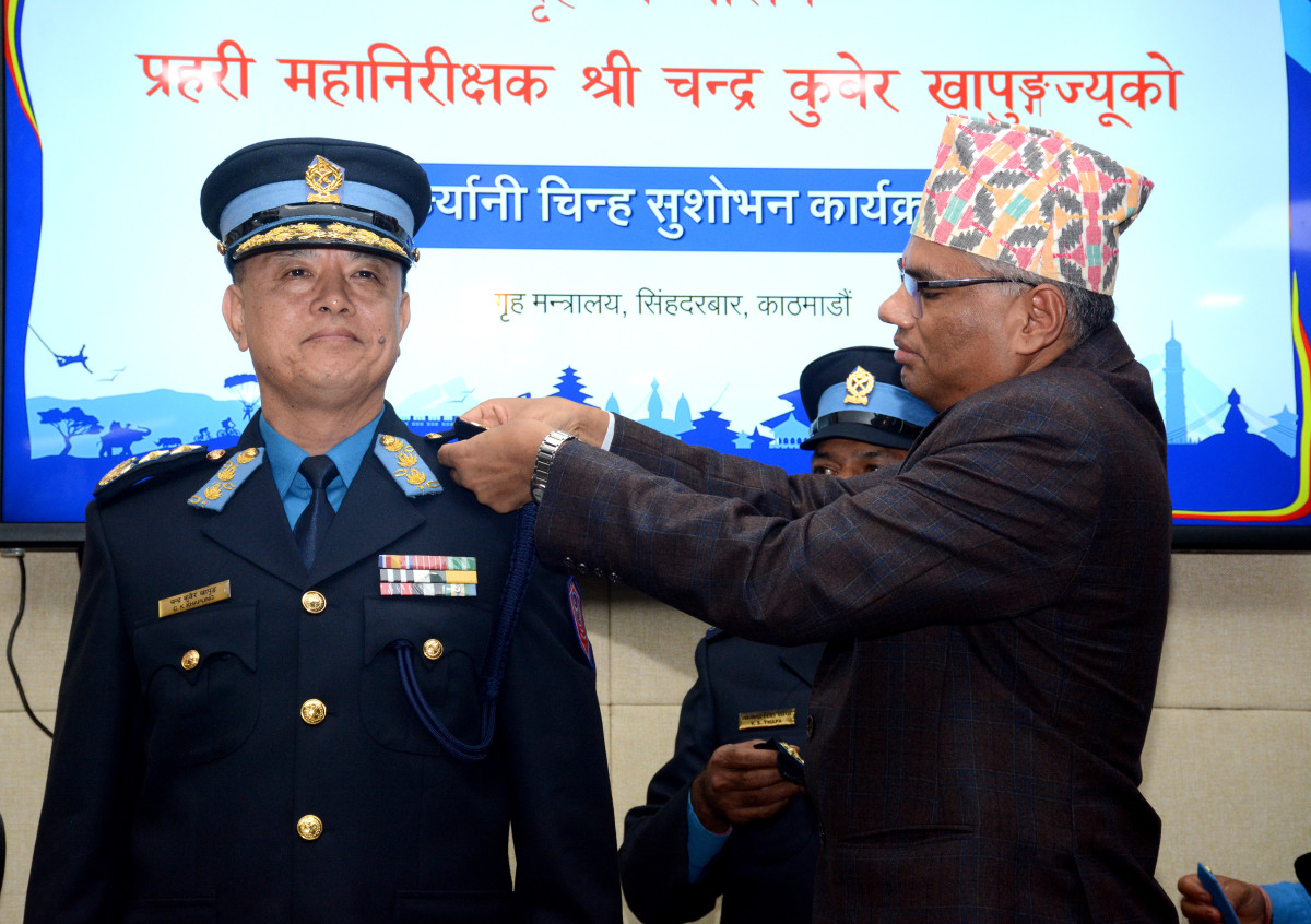 नवनियुक्त प्रहरी महानिरीक्षक खापुङलाई दर्ज्यानी चिन्ह्