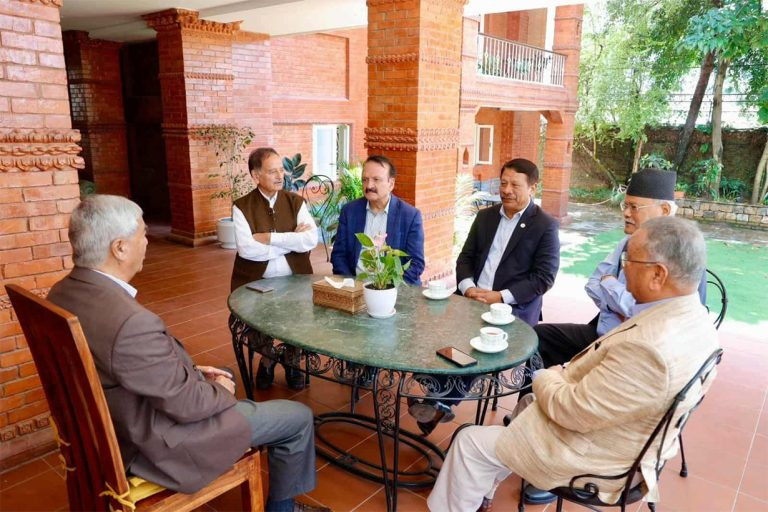 कांग्रेस पदाधिकारी र पूर्वपदाधिकारीको आकस्मिक बैठक बूढानीलकण्ठमा
