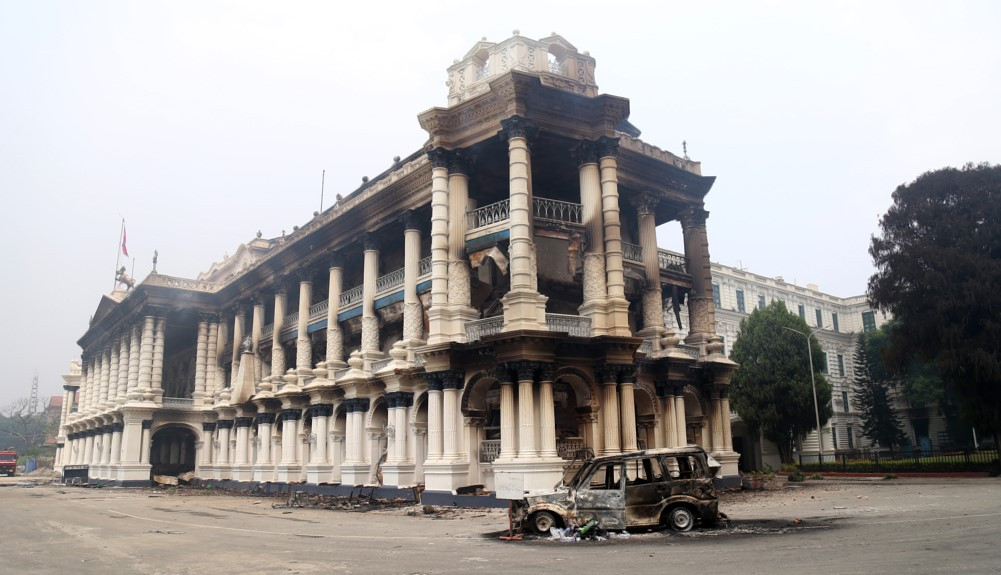 तोडफोड र आगजनीपछि सिंहदरबारको अवस्था : अधिकांश मन्त्रालयका महत्त्वपूर्ण संरचनामा अपुरणीय क्षति, लुटपाट कयौं सामग्री लुटपाट