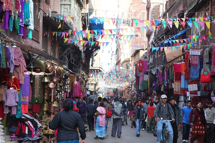 बजारमा बढ्यो चहलपहल