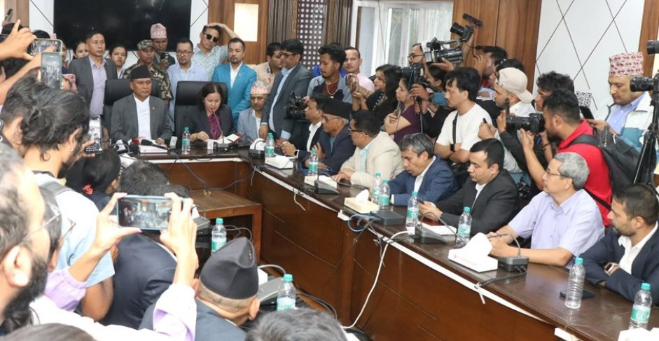 ऊर्जामन्त्री कुलमानले आफ्नो तलब शहीद  कोषमा दिने घोषणा