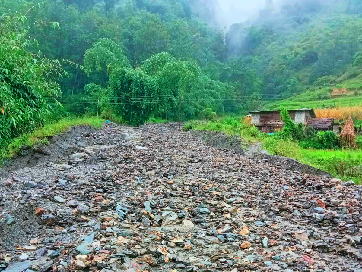 बाढीले मध्यपहाडी लोकमार्गको बुर्तिबाङ–पूर्वी रुकुम खण्ड अवरुद्ध