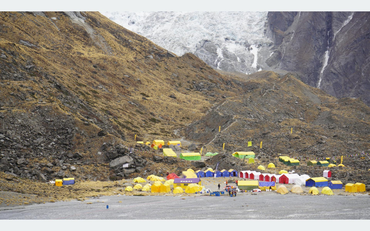 पदमार्गका लागि अन्नपूर्ण आधार शिविरमा पर्यटकको चहलपहल