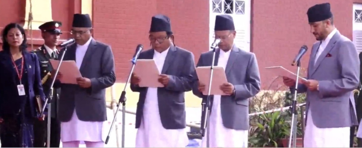 अन्तरिम सरकारका  चार  नवनियुक्त मन्त्रीद्वारा  शपथ ग्रहण