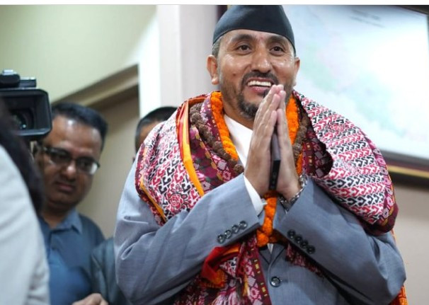 काठमाडौँ बाहिरका १० शहरमा निशुल्क  इन्टरनेट दिने सञ्चार मन्त्रीको पहिलो निर्णय