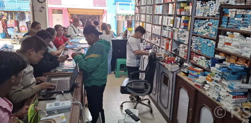 दिक्तेल बजारमा दसैँको चहलपहल बढ्यो, दैनिक लाखौँको आर्थिक कारोबार