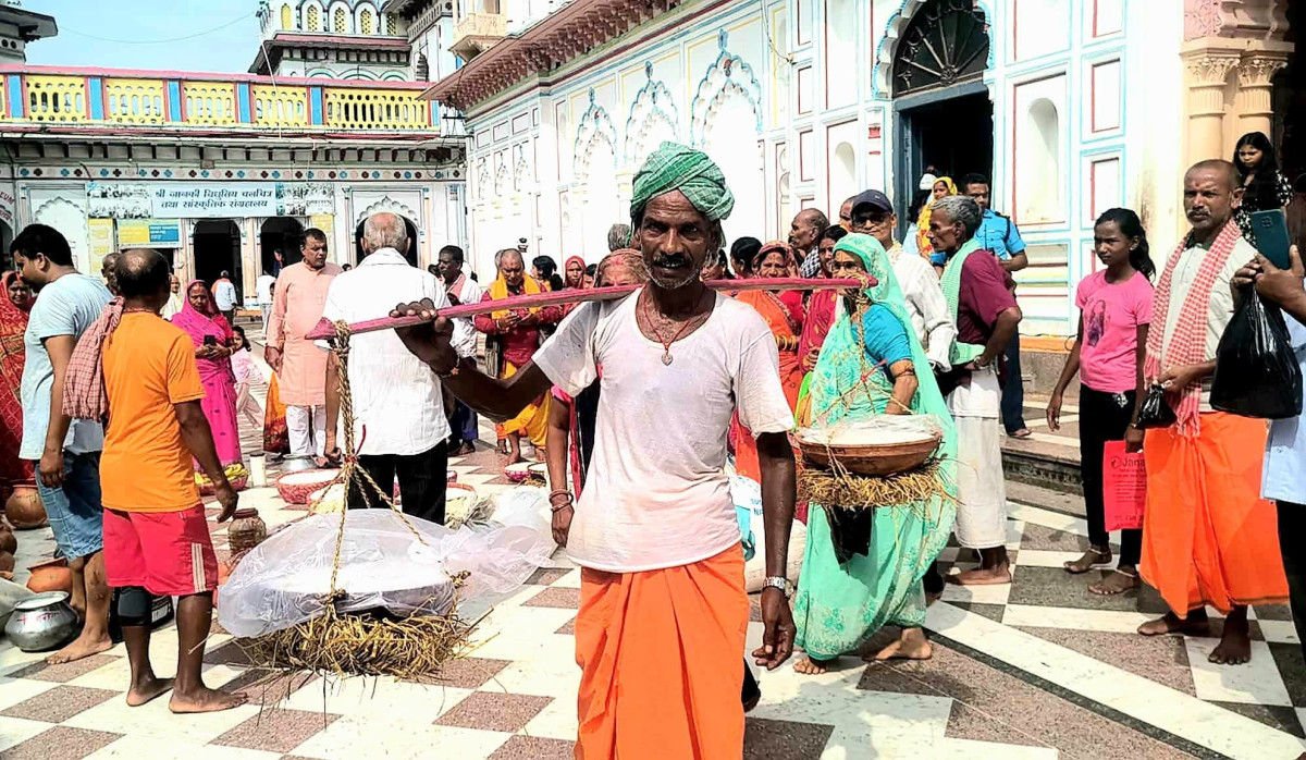 कोजाग्रत पूर्णिमाका अवसरमा जानकी मन्दिरमा १०१ कोसेली अर्पण
