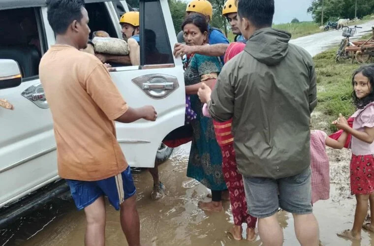 बाढीपहिरो प्रभावित जिल्लामा स्वास्थ्य सेवा सहज तुल्याउने प्रयासमा प्रदेश सरकार