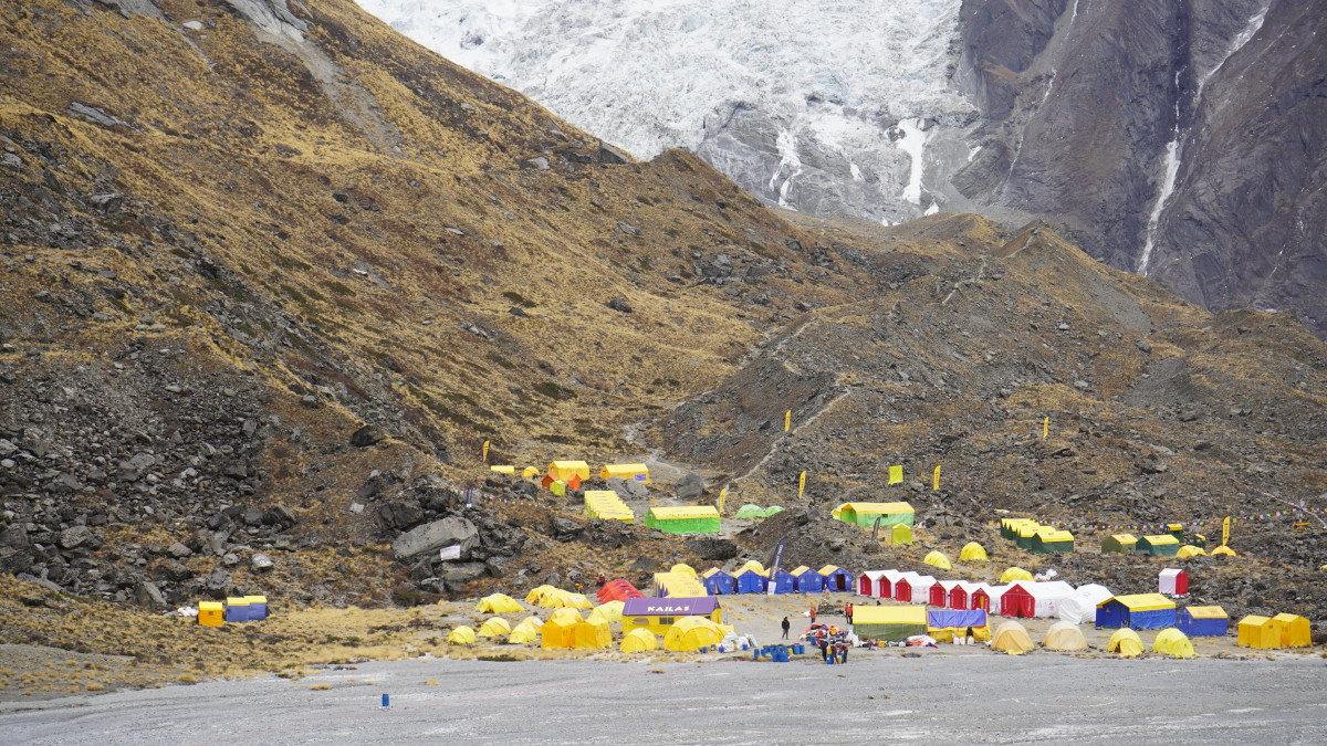 अन्नपूर्ण आधारशिविरमा धेरै पर्यटक आएपछि...