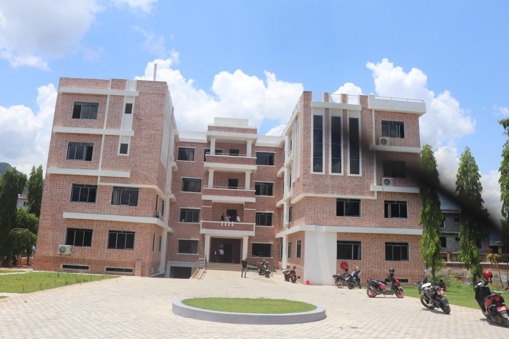 स्वास्थ्य बिमाबाट वञ्चित विपन्न परिवारलाई नगरपालिकाको सहयोग