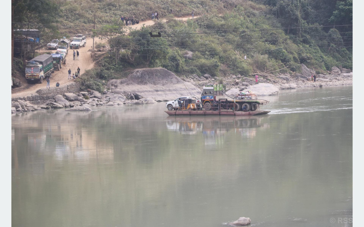 छ महिनापछि सतिघाटस्थित अरुण नदीको फेरी सेवा पुनः सञ्चालन