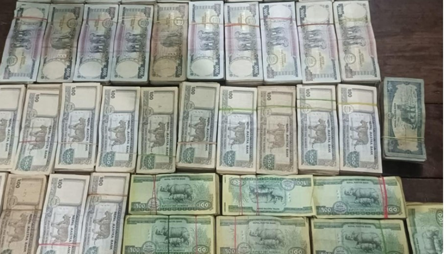 स्रोत नखुलेको २८ लाख बढी नगदसहित दुई भारतीय पक्राउ