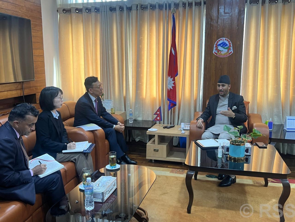 सञ्चारमन्त्री खरेलसँग गणतन्त्र कोरियाका राजदूत योङको शिष्टाचार भेट