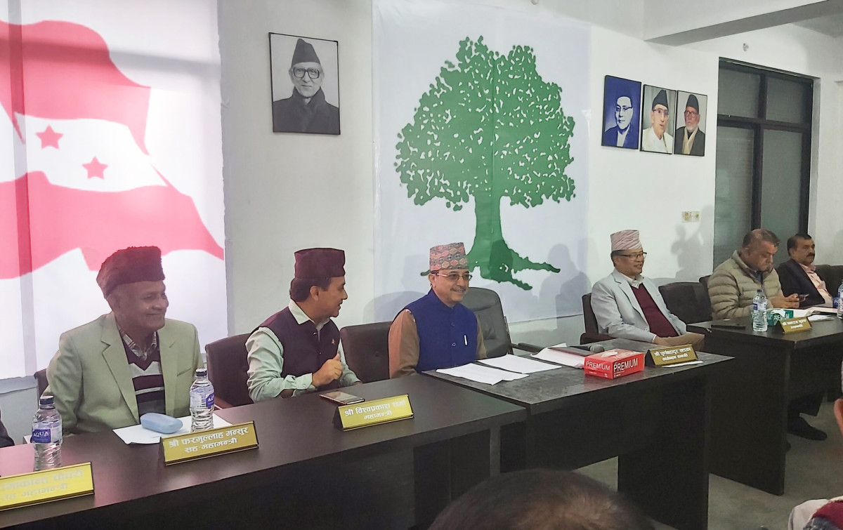 कांग्रेस केन्द्रीय समिति बैठकमा महामन्त्री र सहमहामन्त्रीद्वारा महाधिवेशनका दुई फरक प्रस्ताव पेस