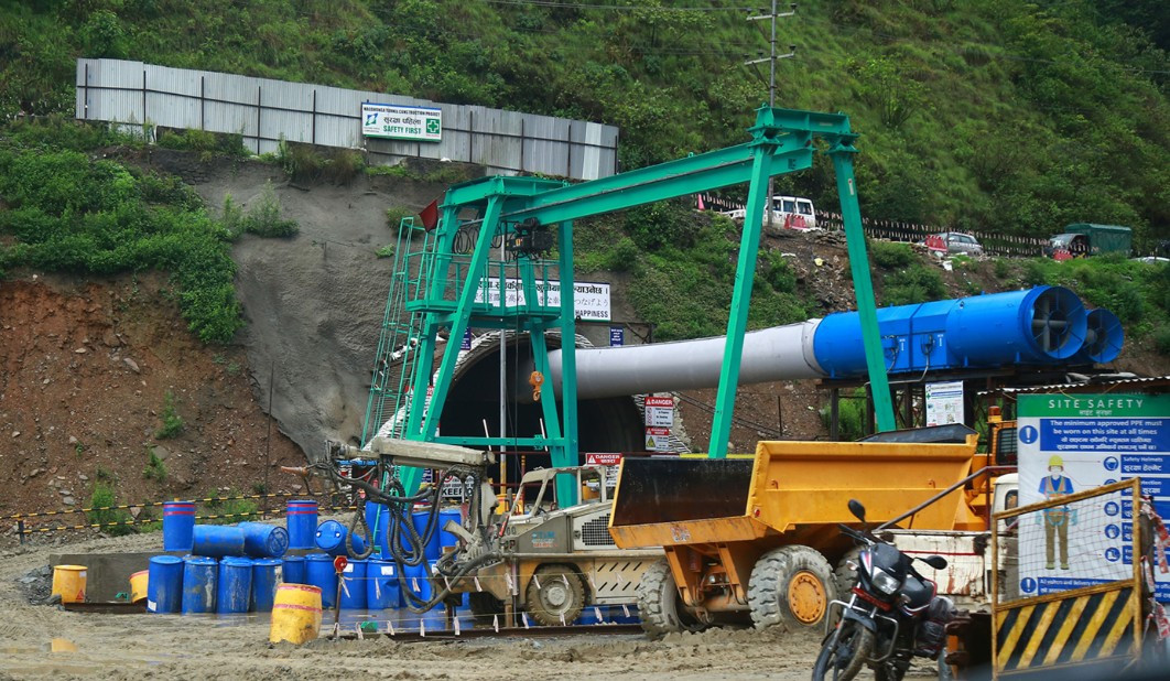 भ्यालेन्टाइन डेको अवसरमा नागढुङ्गा/सिस्नेखोला सुरुङमार्ग सञ्चालनमा ल्याउन प्रयास