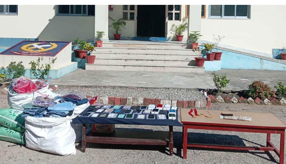 बुटवलमा  भन्सार छलेर रुपन्देही ल्याइएका ३१ थान आइफोन  बरामद