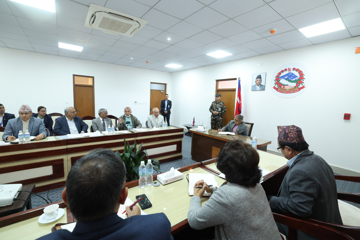 प्रधानमन्त्रीसमक्ष डा केसीको ज्ञापनपत्र