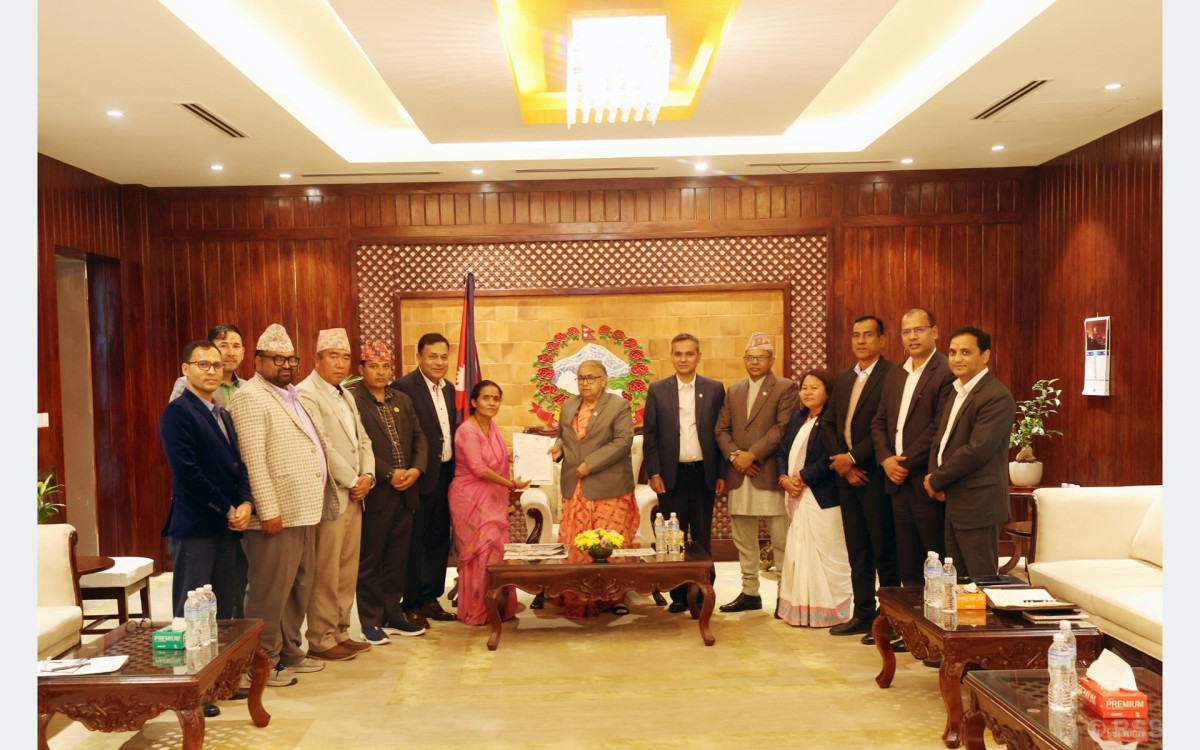 प्रधानमन्त्रीद्वारा स्थानीय जनप्रतिनिधिसँग छलफल