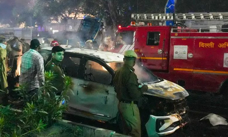 दिल्लीको घातक कार विस्फोटमा कम्तीमा आठको मृत्यु, फरेन्सिक टोलीद्वारा गहिरो अनुसन्धान सुरु