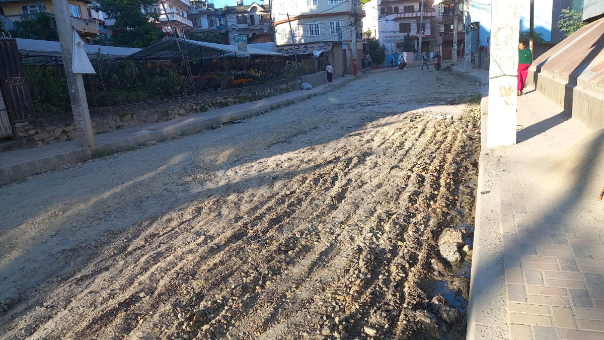 पशुपतिनाथ र बौद्धनाथ जोड्ने सडकमा ‘अस्फाल्ट प्रविधि’ को कालोपत्र