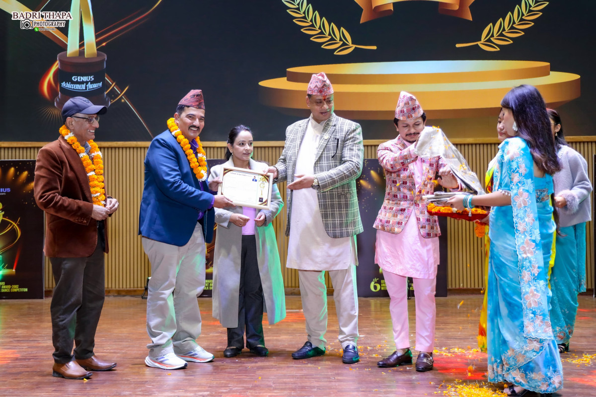 ‘जिनियस पत्रकारिता अवार्ड २०८२’ बाट सम्पादक बगाले सम्मानित