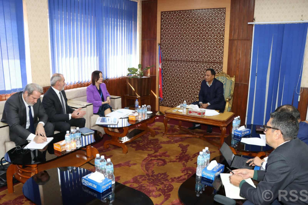 दूधकोशी जलविद्युत् आयोजनाको वित्तीय टुङ्गोका लागि मन्त्री घिसिङको एडिबीलाई आग्रह